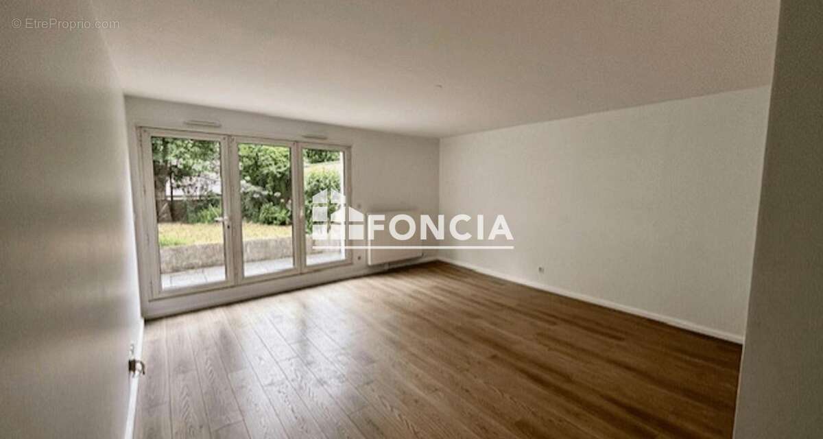 Beau rez de jardin idealement situe, au pied du r.e.r b antony et de toutes commodites - photo 5