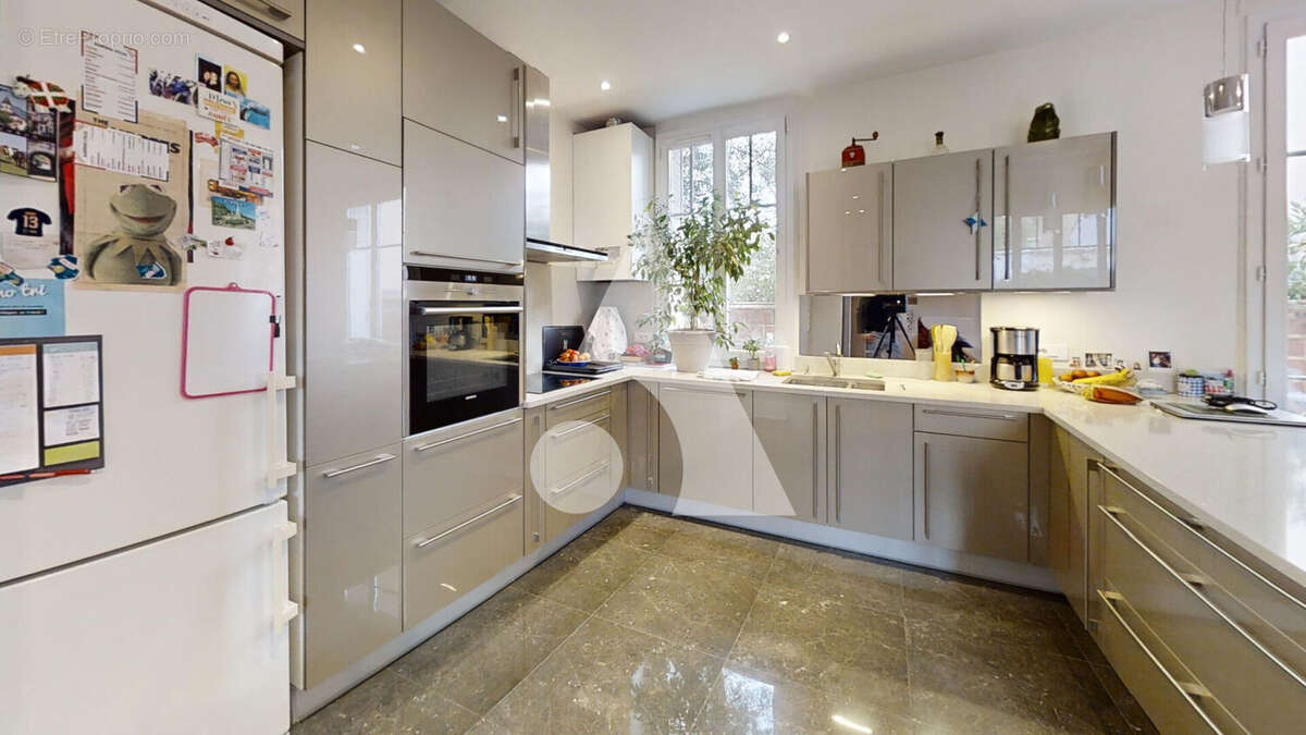 Appartement à COURBEVOIE