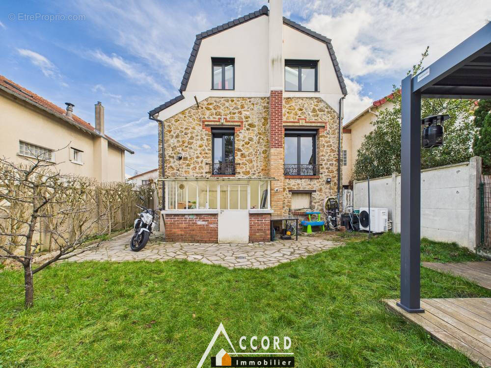 Maison à SARTROUVILLE