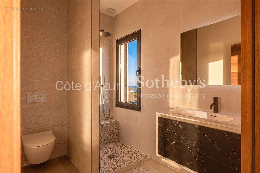 Villa contemporaine rénovée avec vue panoramique mer et Cap d’Antibes - photo 16