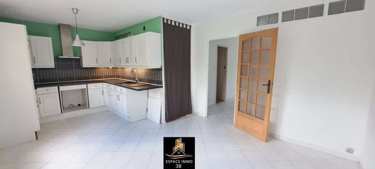 GRENOBLE - Appartement T6 de 102 m2 avec terrasse, cave, parking couvert - photo 4