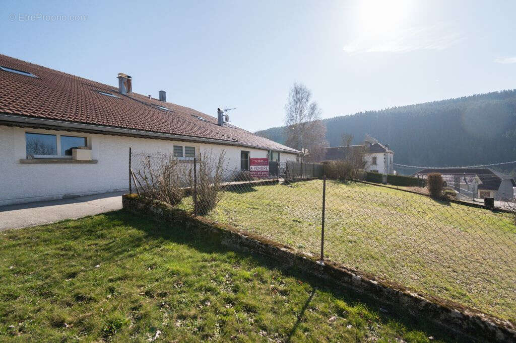 Maison à MAISONS-DU-BOIS-LIEVREMONT