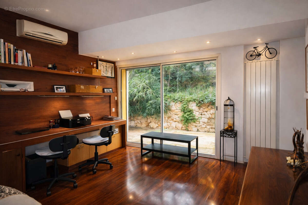 Maison à ROQUEBRUNE-SUR-ARGENS