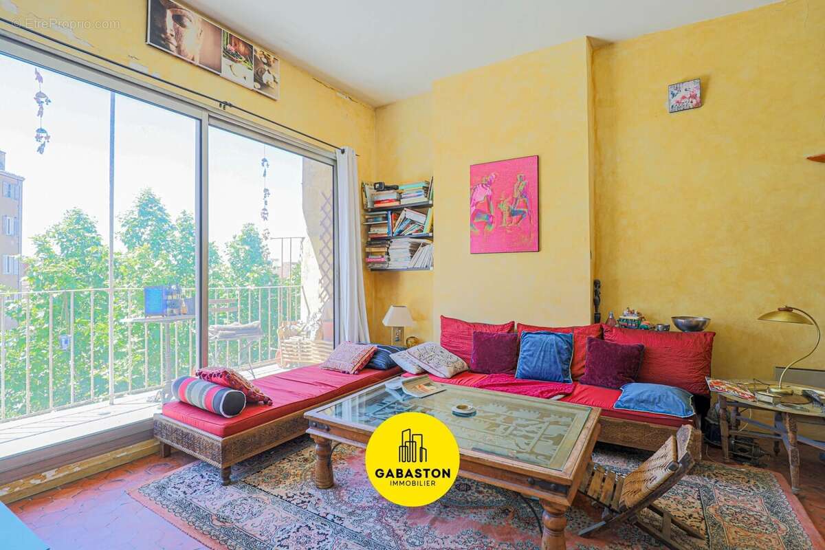 Appartement à MARSEILLE-1E