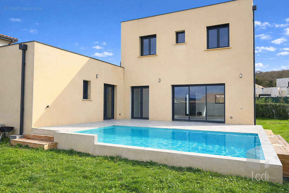 Maison à MONTELIMAR
