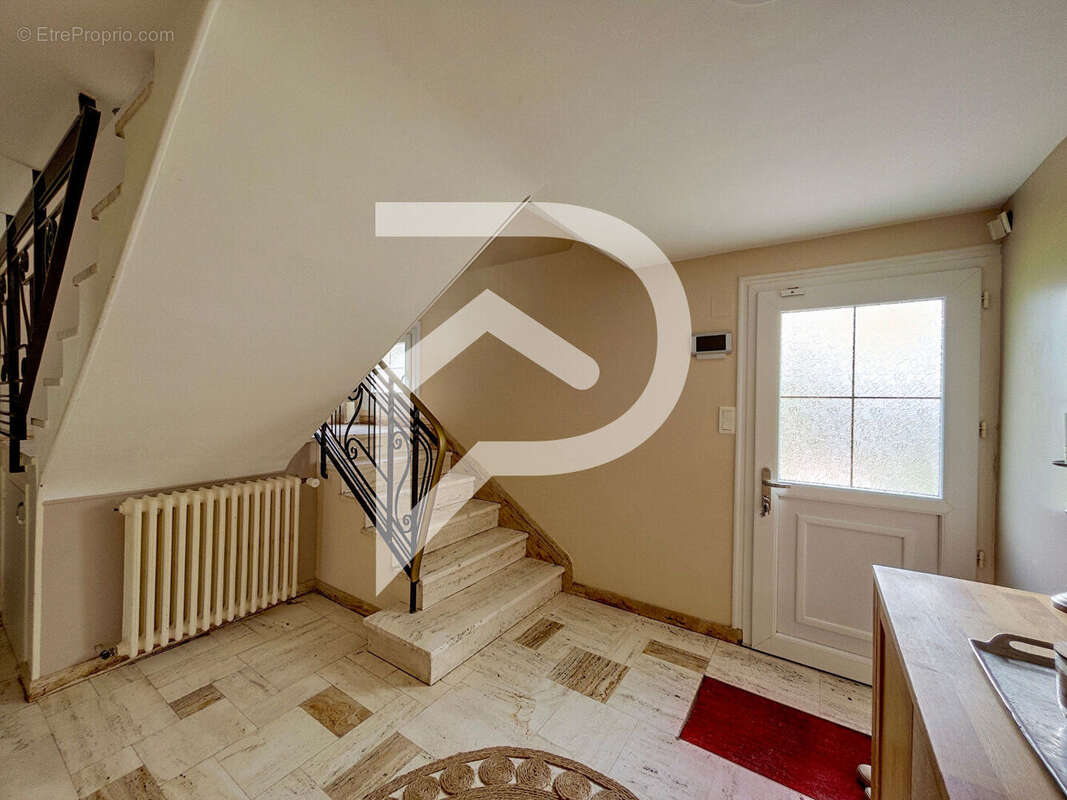 Maison à VILLENEUVE-SAINT-GERMAIN