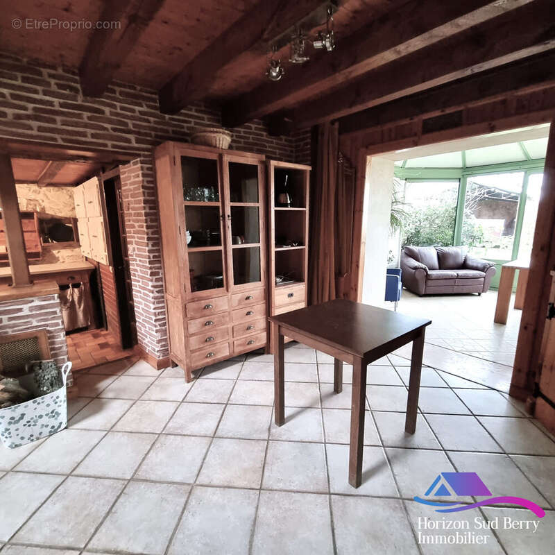 hall avec accès véranda - Maison à VIJON