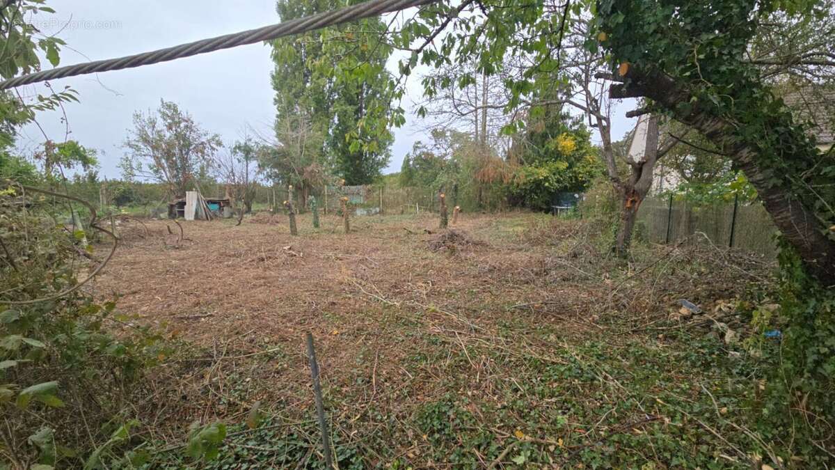 28500-Terrain constructible de 460m2 - photo 4