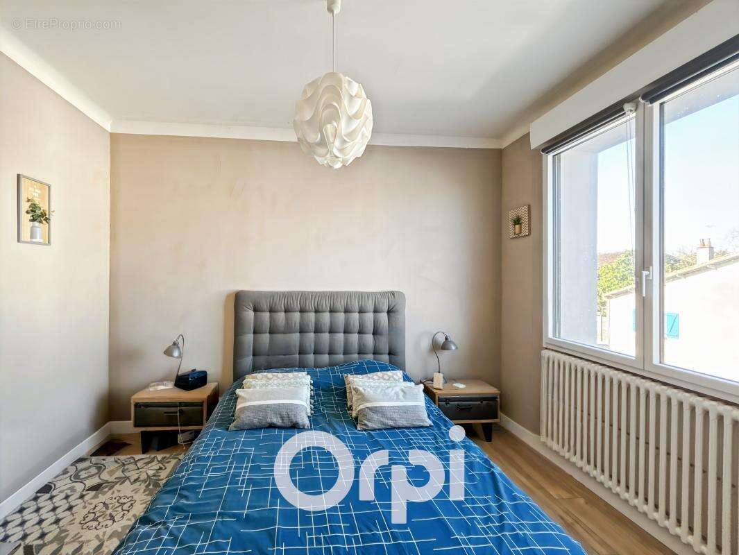 Maison à LA CHAIZE-LE-VICOMTE