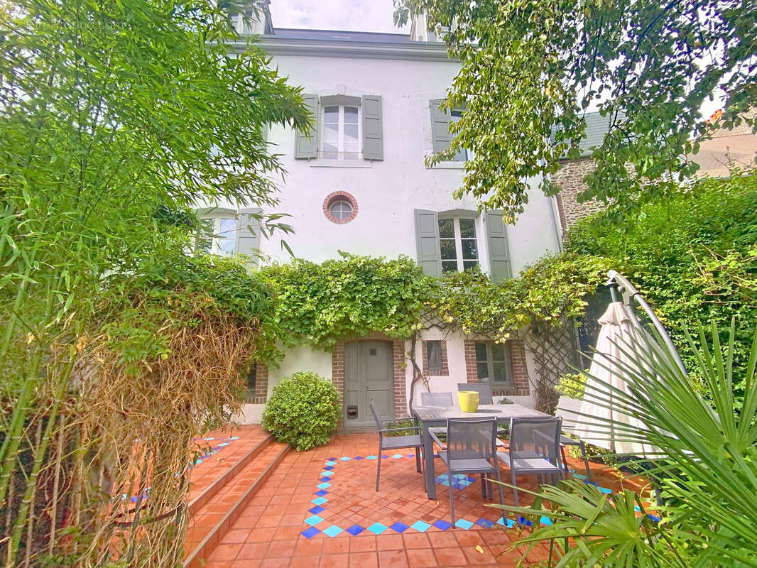 Maison à DONVILLE-LES-BAINS