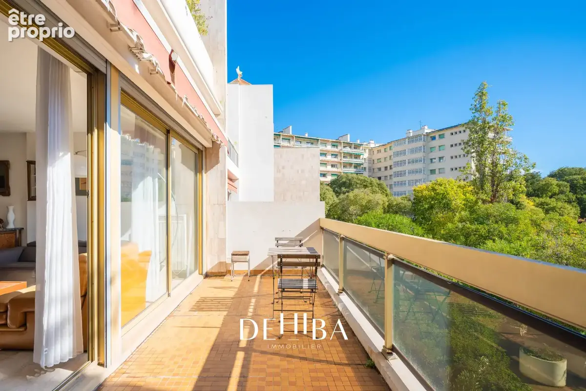 Carré d'or - appartement familial de 112m2 avec terrasse plein ciel, garage et cave - photo 3