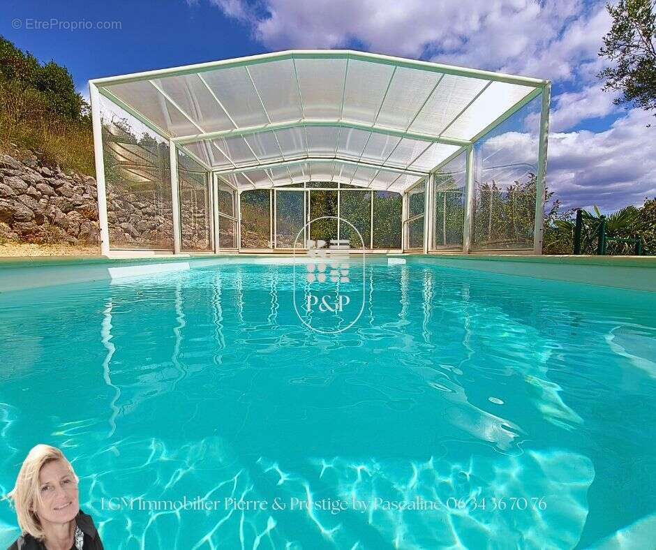 Maison À Vendre - avec piscine, garage et dépendances - photo 2