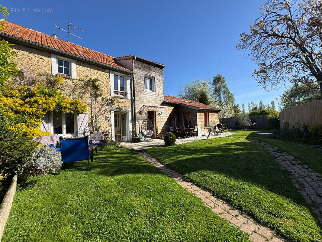 Charmante  maison ancienne ,bel environnement et petite dépendance 5' MONTFORT L AMAURY  5 pièces 130 m2 - photo 2