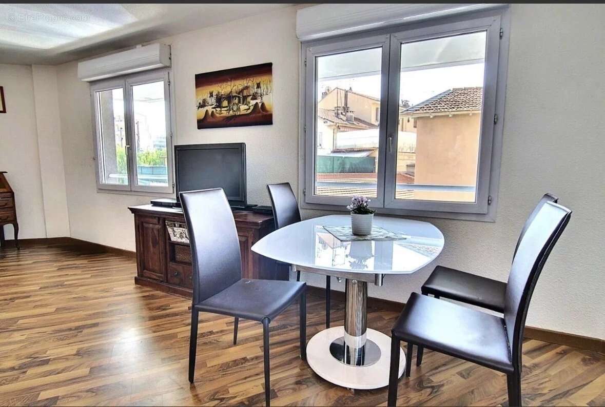 Appartement à ROQUEBRUNE-CAP-MARTIN