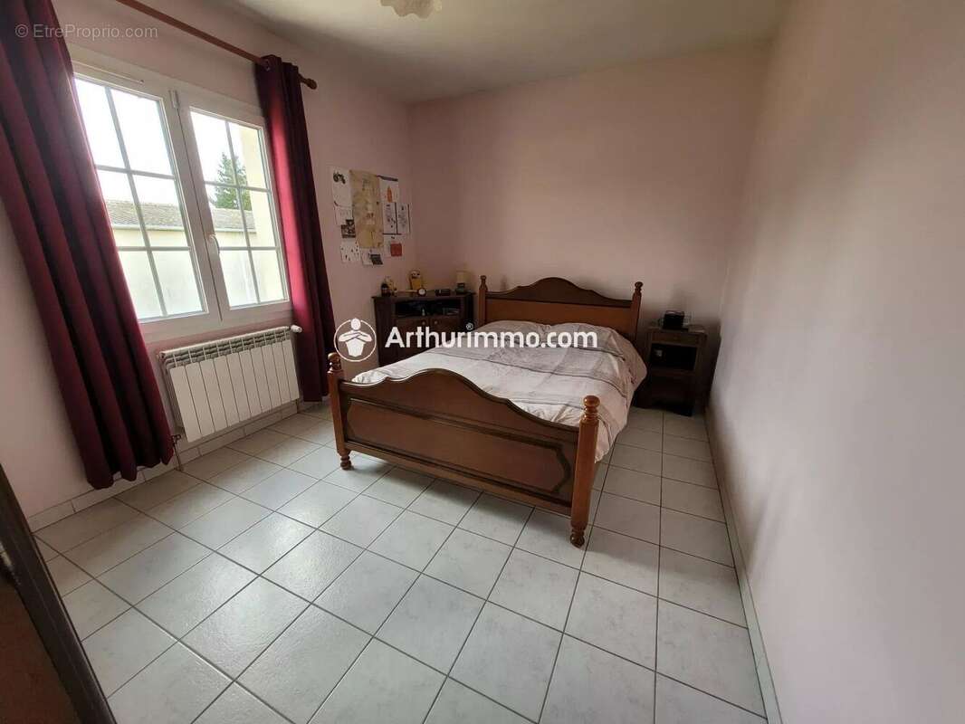 Maison à SAINT-JEAN-D'ANGELY