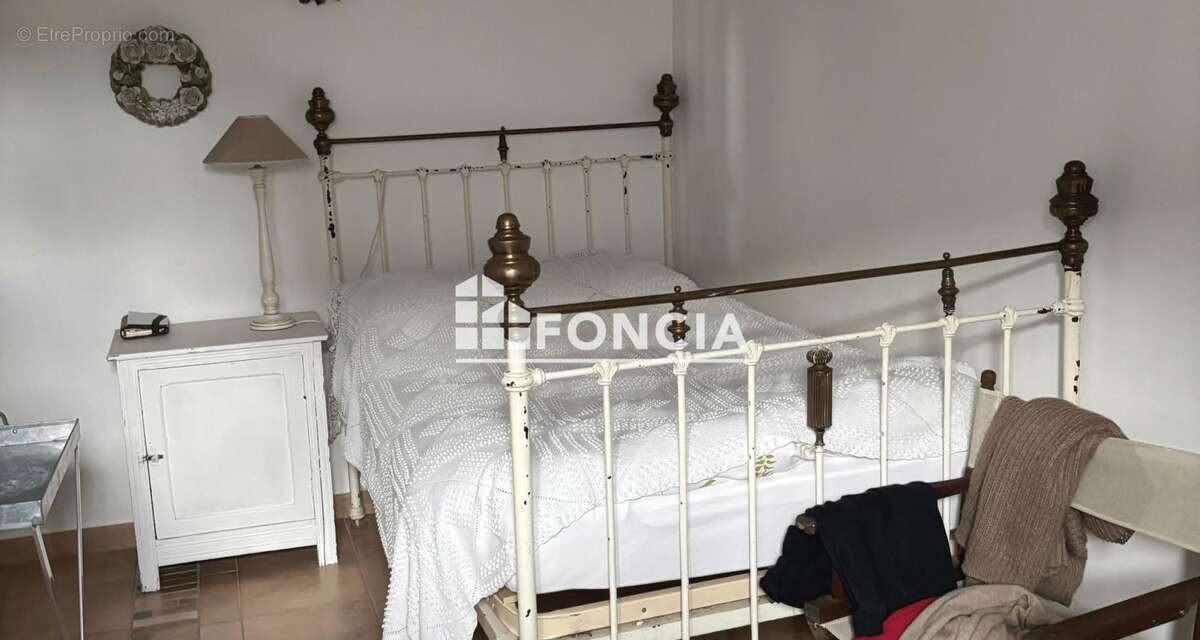 Appartement à VEZENOBRES