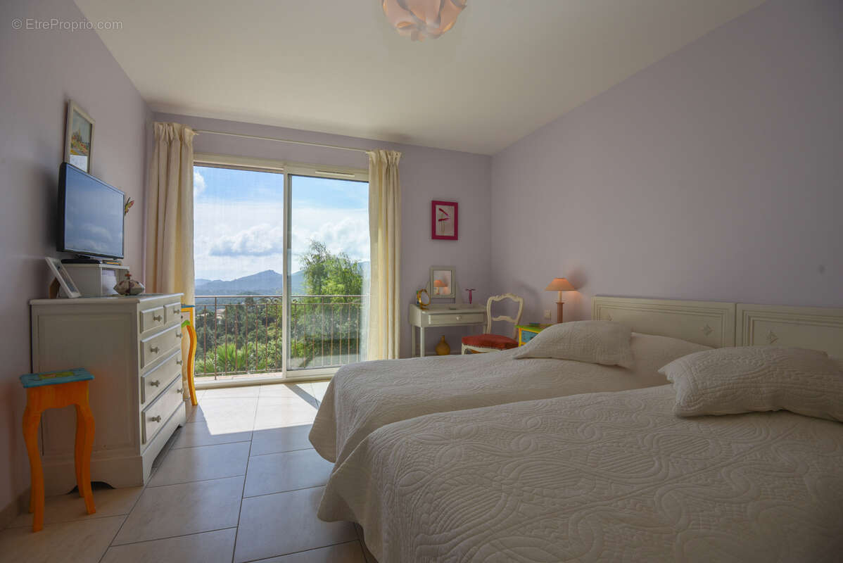 Maison à LES ADRETS-DE-L'ESTEREL