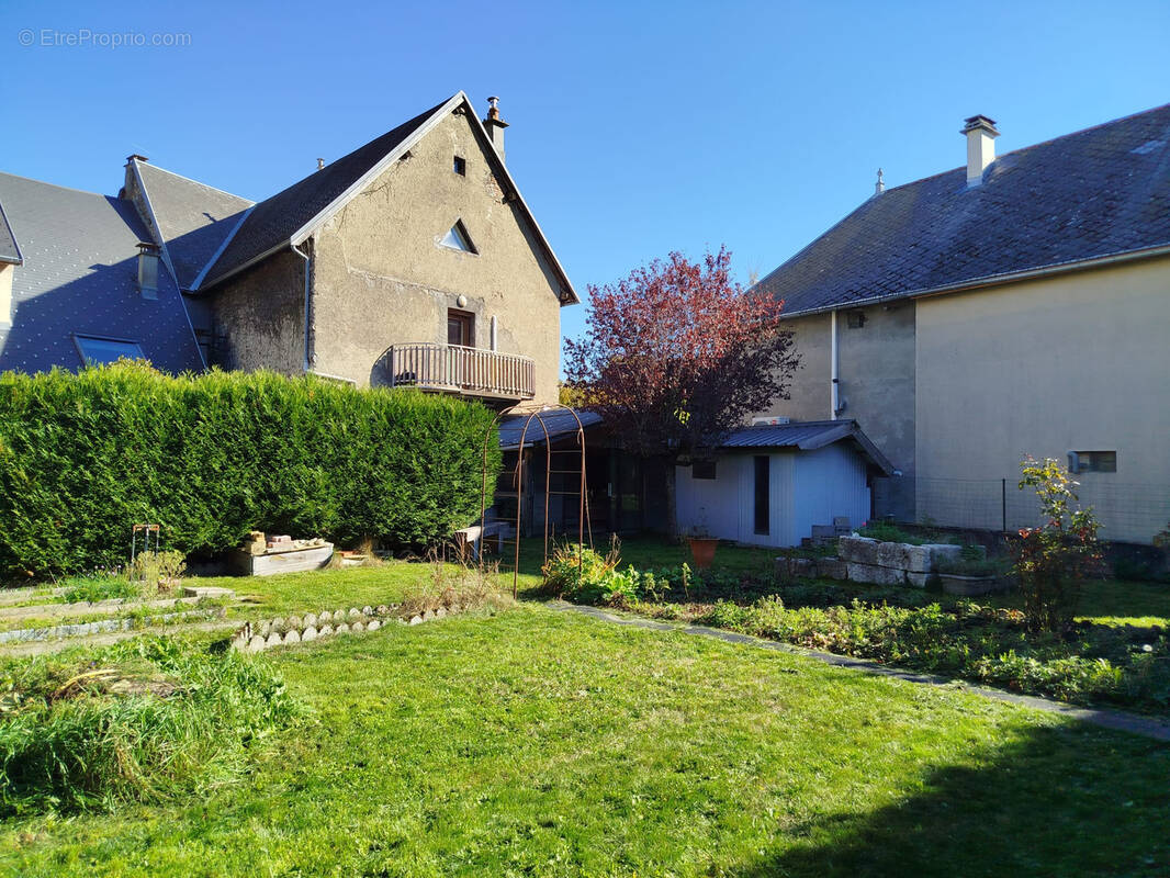 Maison à PIERRE-CHATEL