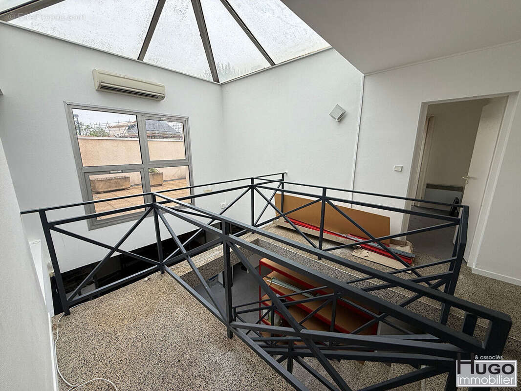 Bordeaux - secteur tondu- immeuble de bureaux r+1 148m² + terrasse de 26m²- possibilite 3 ou 4 lots... - photo 10