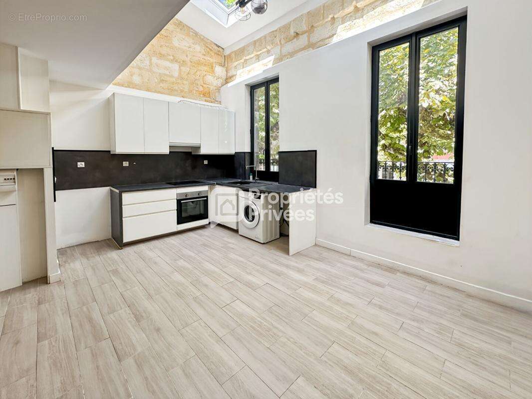 Bordeaux judaïque  entrée indépendante  duplex 2 chambres  et 2 salles d'eau  1er et dernier étage - photo 2