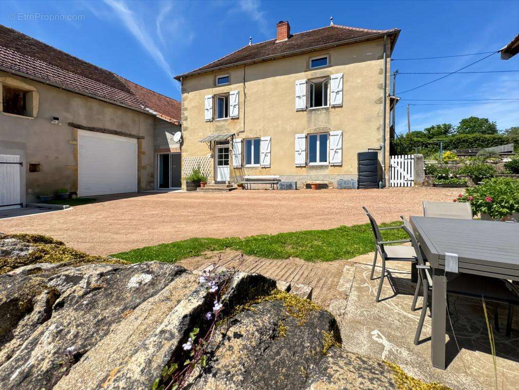 Maison à SAINT-LAURENT-EN-BRIONNAIS