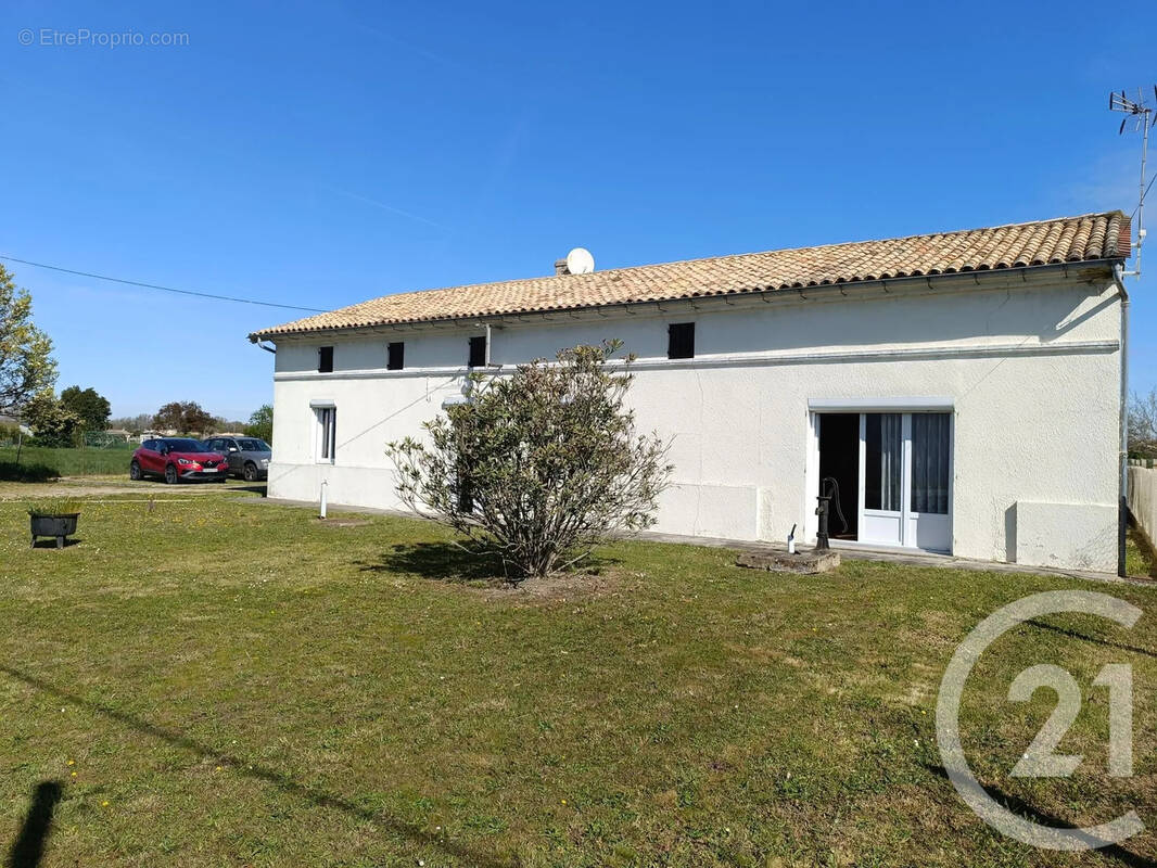 Maison à COUTRAS