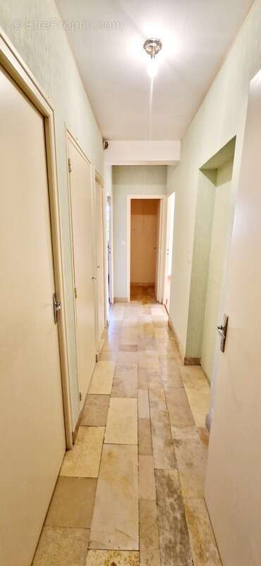 EXCLUSIVITÉ – Maison familiale de 195 m² – 7 chambres – Sous-sol complet – Double garage – Condé-sur-Vire - photo 11