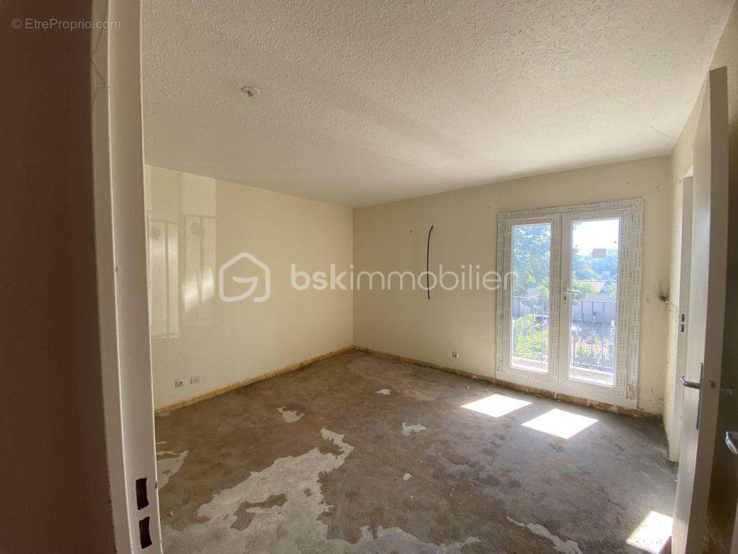 SAINT-CHRISTOL ((84) - Créez votre T3 sur mesure ! Plateau sous forme d'appartement de 86 m² env. situé au 1er étage avec ascens - photo 10