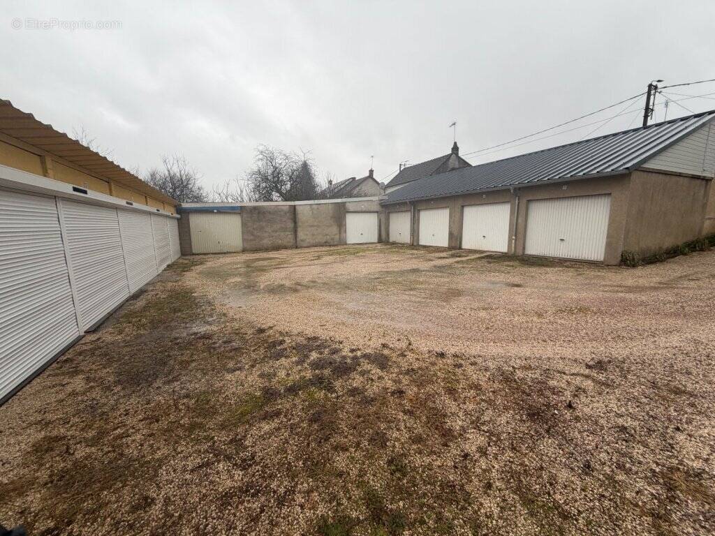 Parking à LE CREUSOT