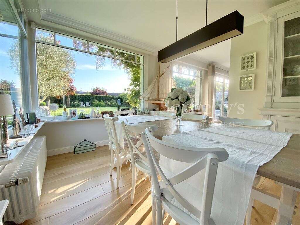Maison à CROIX