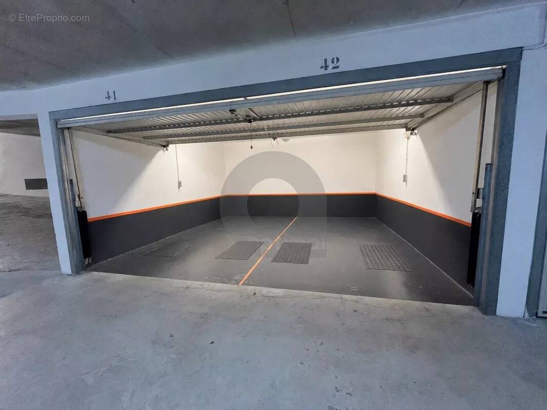 Parking à BEAUSOLEIL