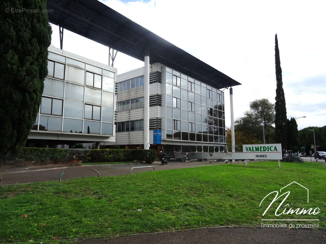 Nîmes / ville active   local commercial pôle santé valmédica - photo 7