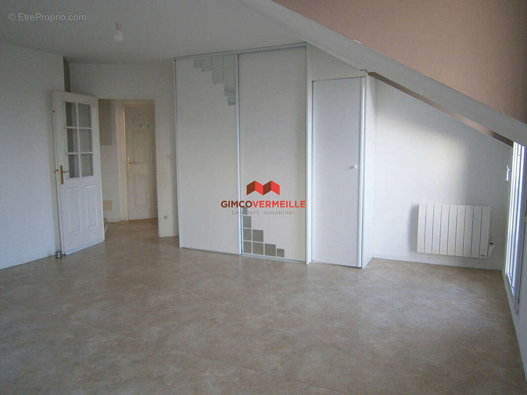 Appartement à VOISINS-LE-BRETONNEUX