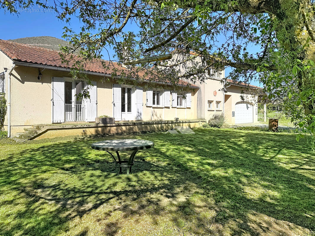 Maison à VERSOLS-ET-LAPEYRE