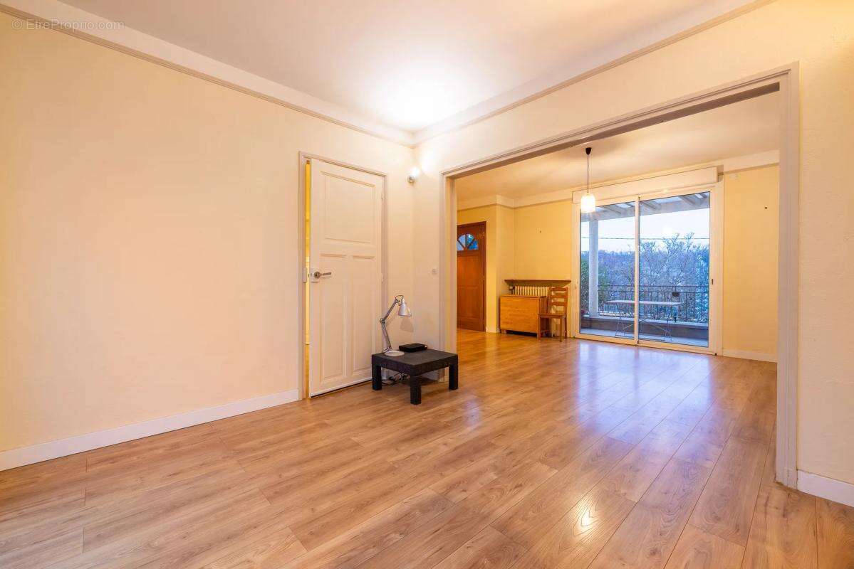 Maison à BURES-SUR-YVETTE