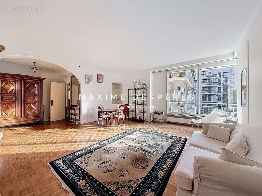 Appartement à NEUILLY-SUR-SEINE