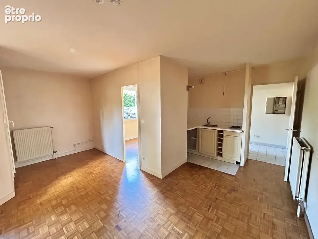   - Appartement à VILLEURBANNE