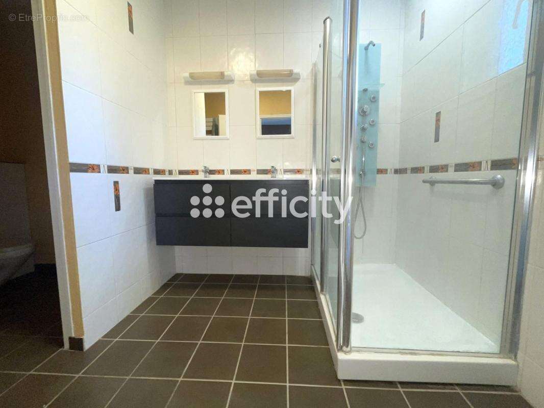 Maison 144 m² à Aigre  - photo 13