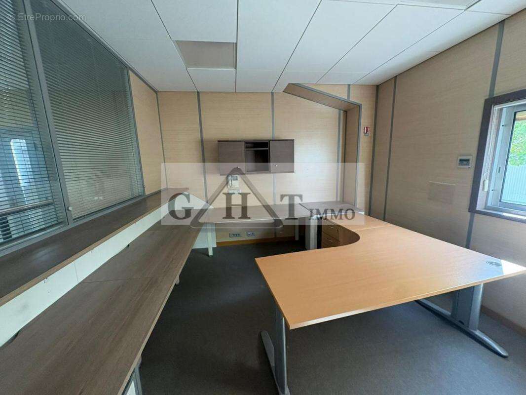 Entrepot bureau 400m² a vaux le penil a la vente - photo 4