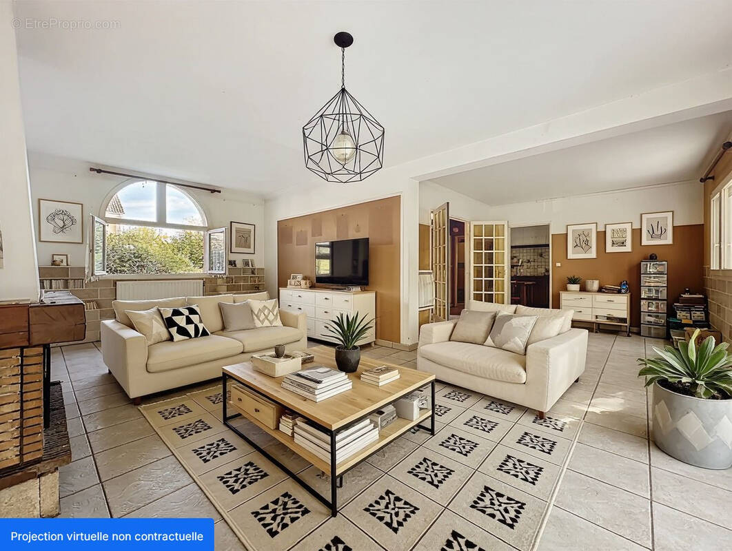 Maison à VOISINS-LE-BRETONNEUX