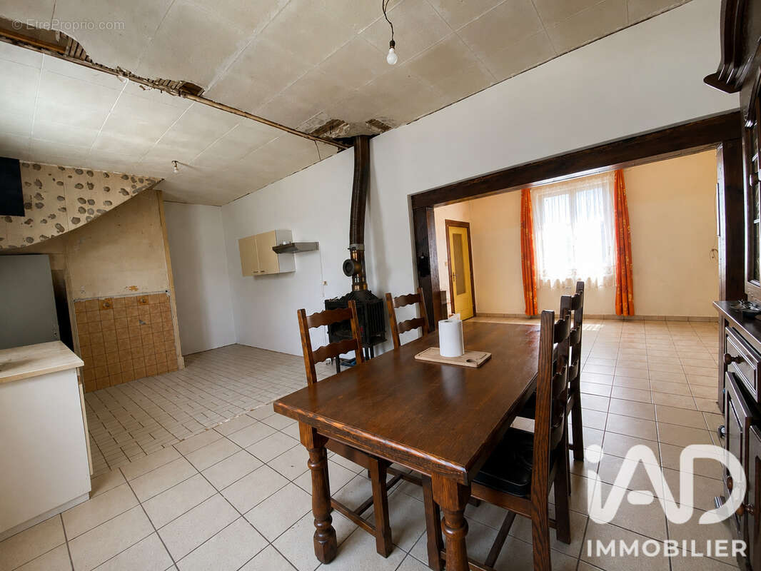 Maison 102 m² à Clastres  - photo 4