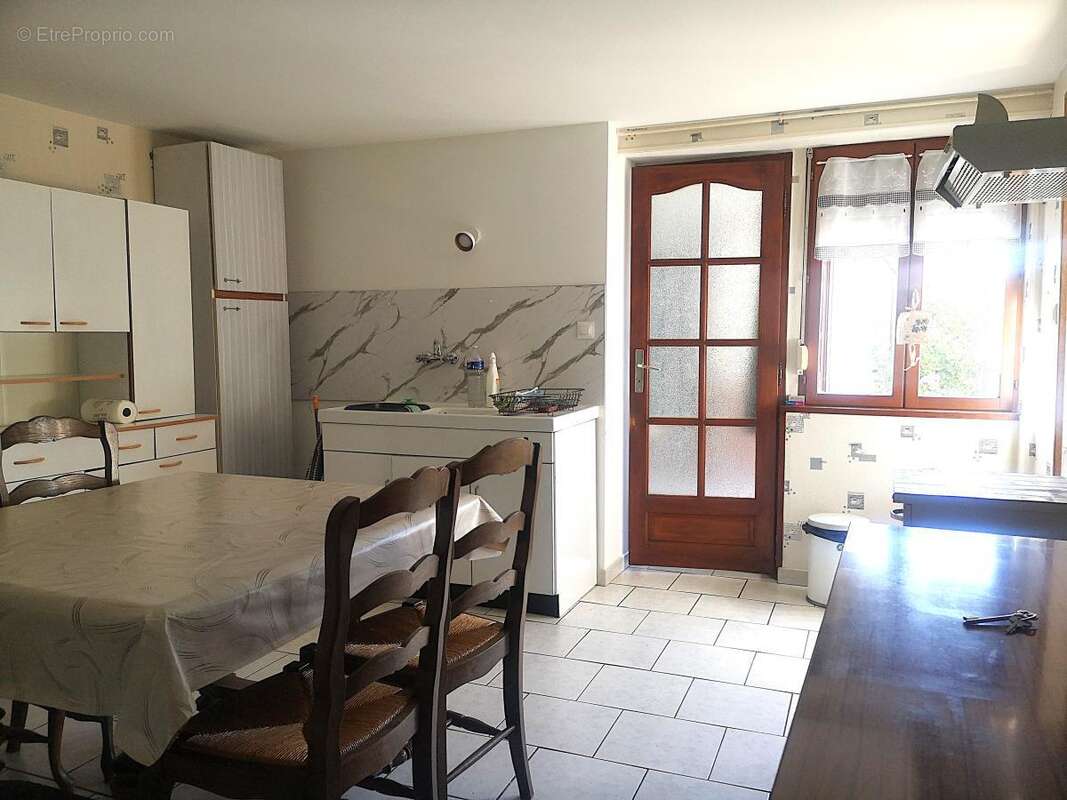 Maison 114 m² à Naves  - photo 7