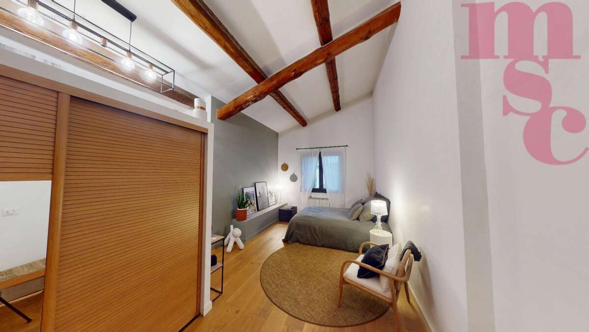 Maison à SAINT-CLEMENT-DE-RIVIERE