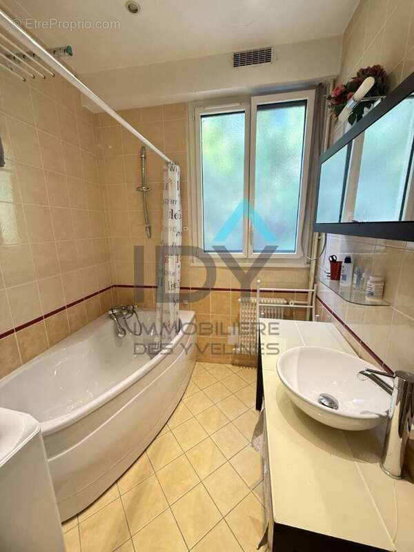 Appartement à LE MESNIL-LE-ROI