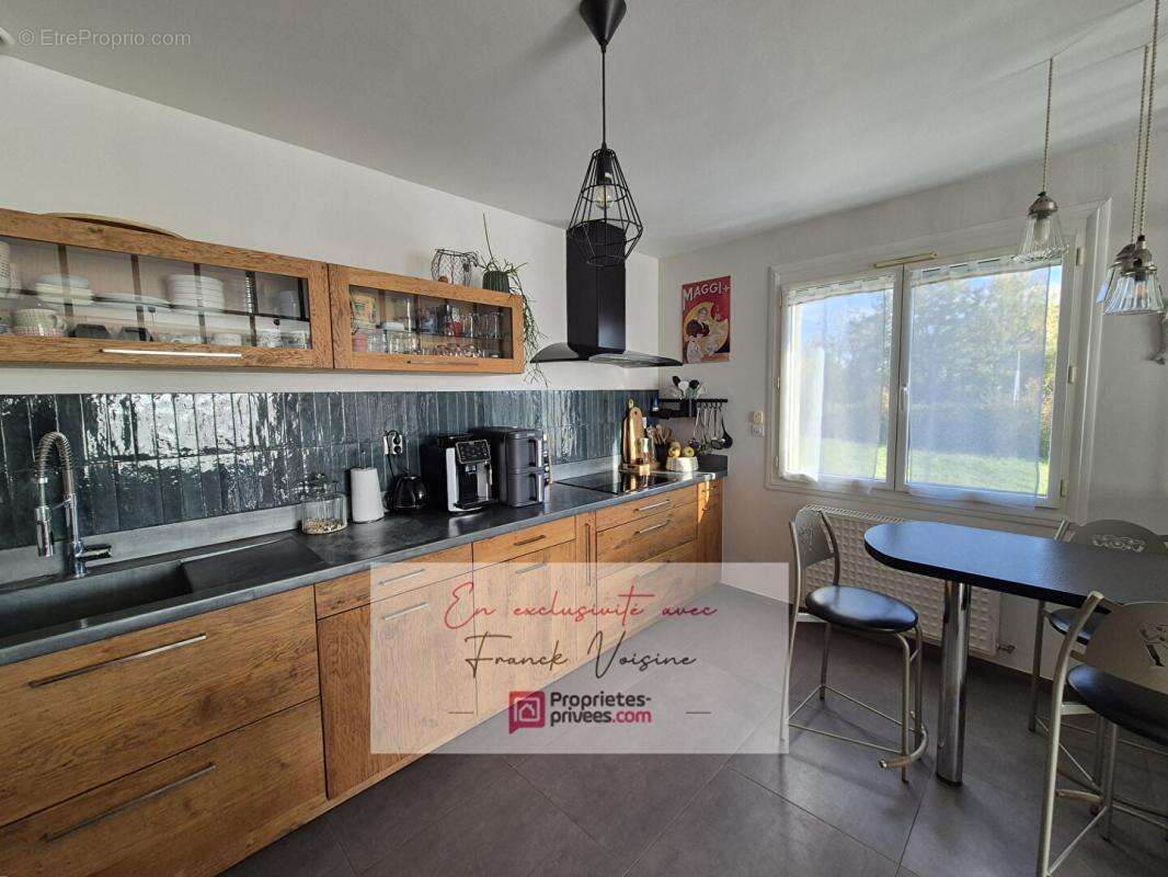 Maison à LES HERBIERS