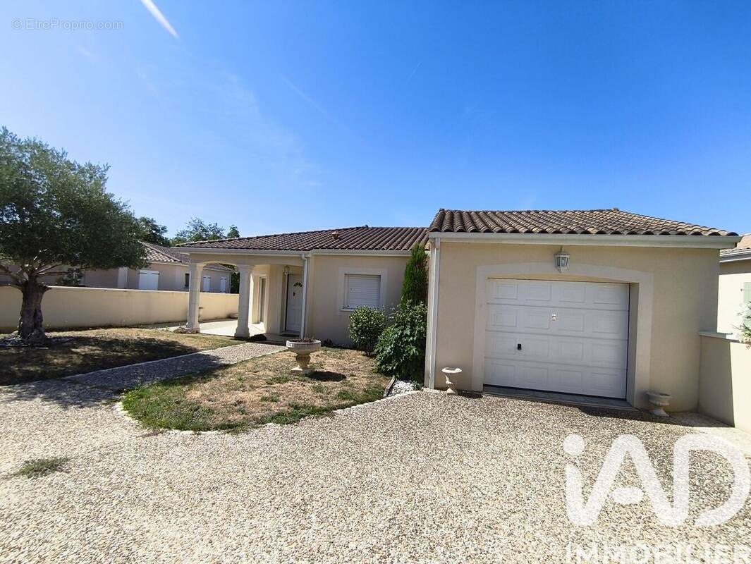 Photo 1 - Maison à LA COURONNE