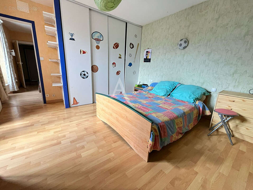 Maison à LASSAY-LES-CHATEAUX