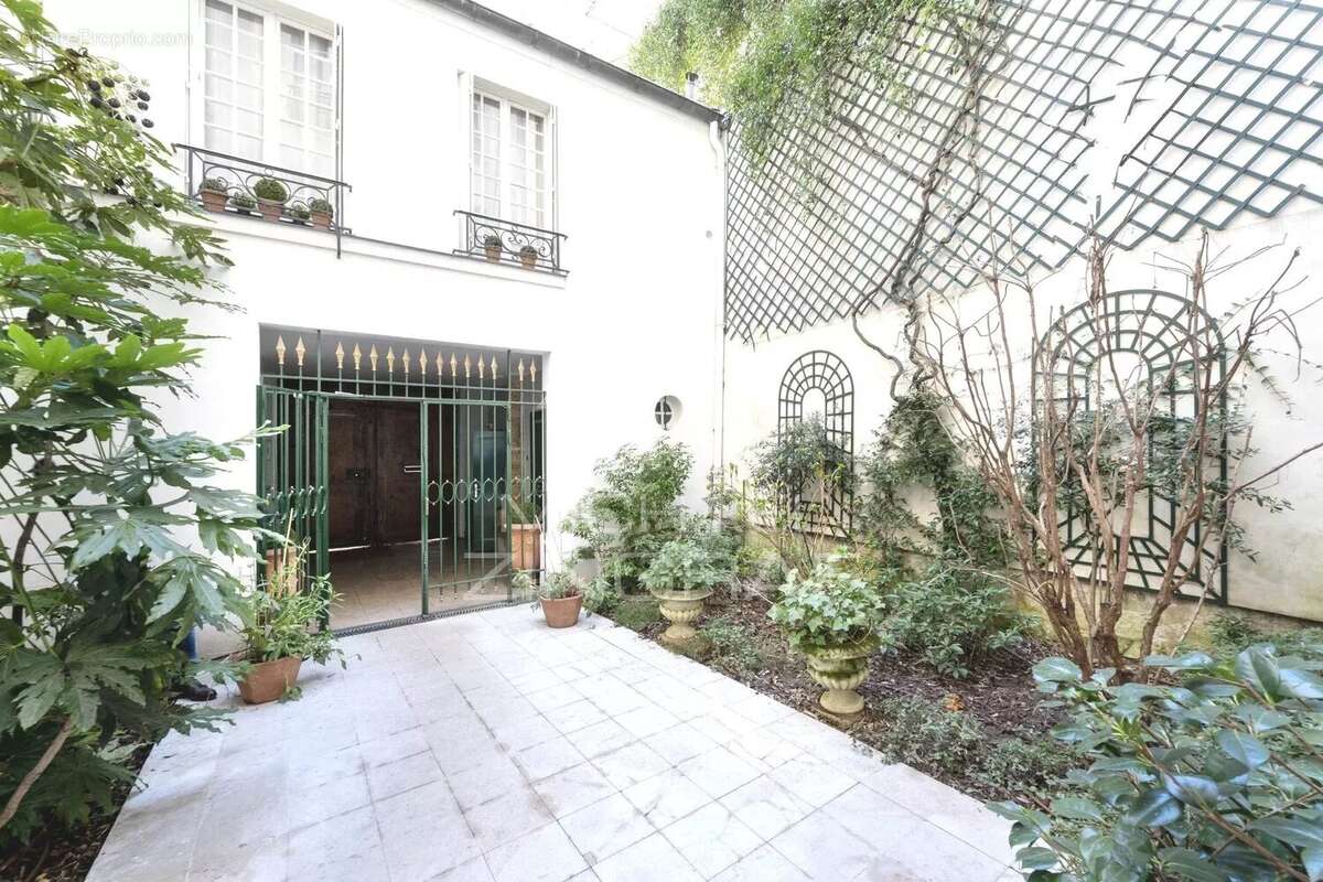 Appartement à PARIS-7E