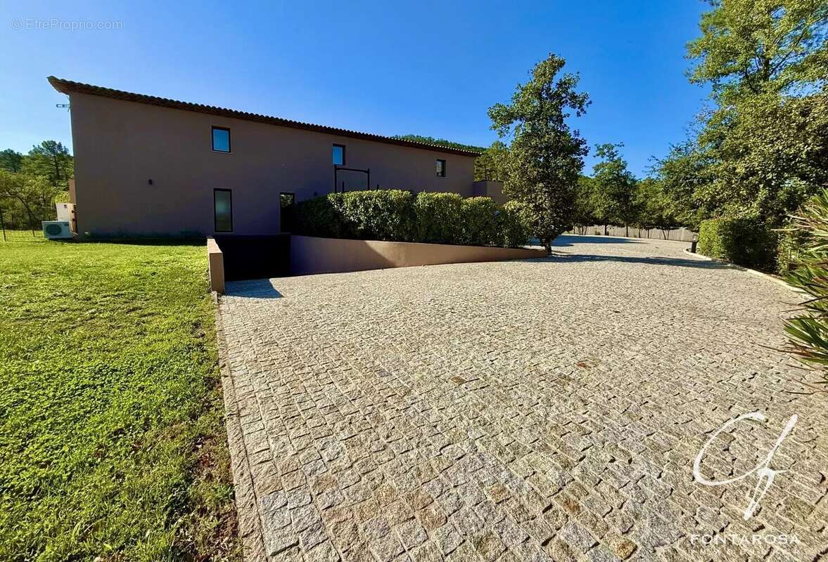 Maison à BAGNOLS-EN-FORET