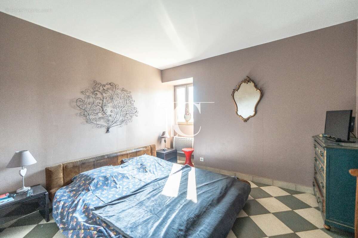 Mas 198m² habitables, 3000m² de terrain , a deux pas de tous commerces - photo 11